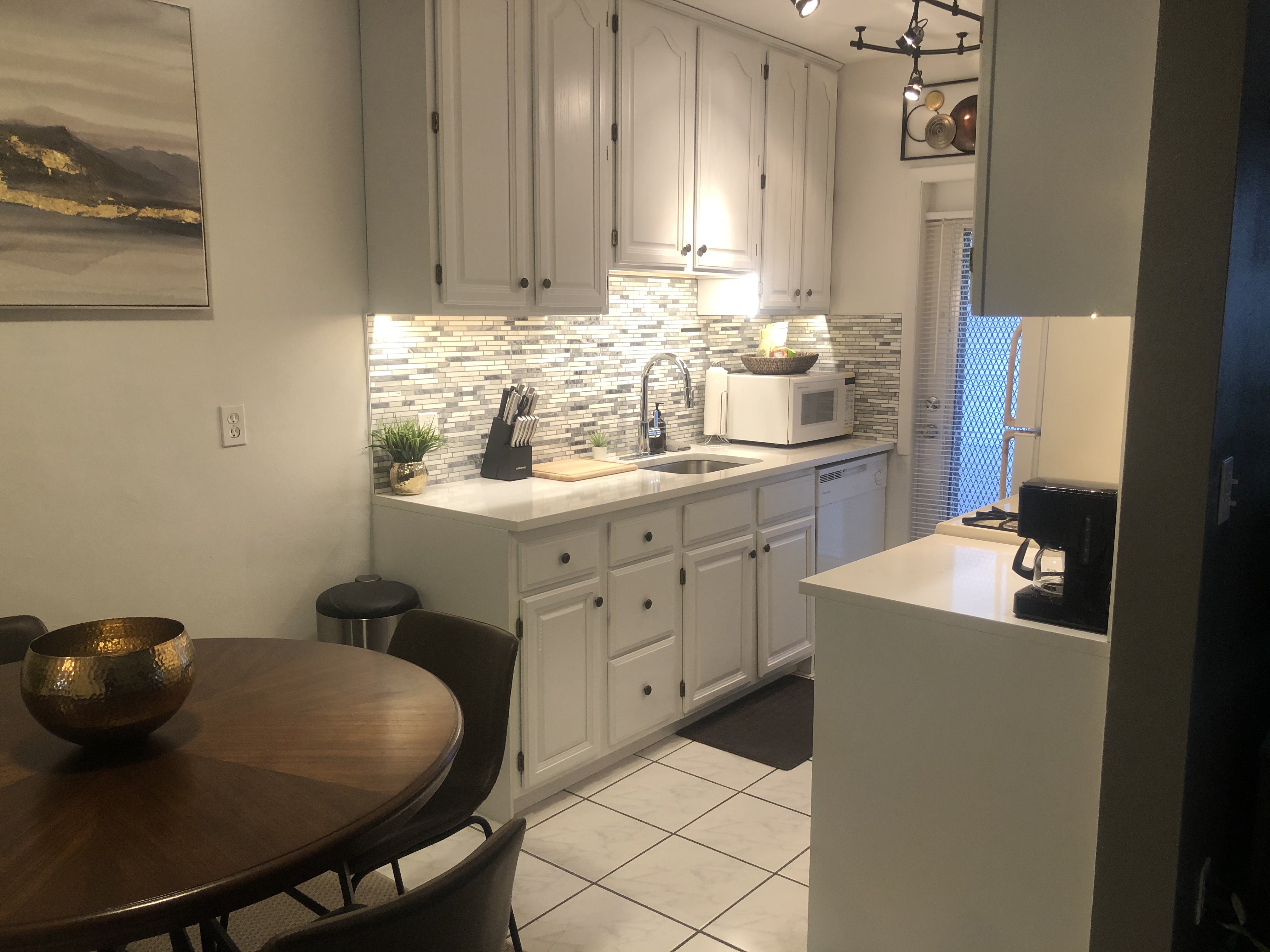 Modern kitchen remodel — category illustration